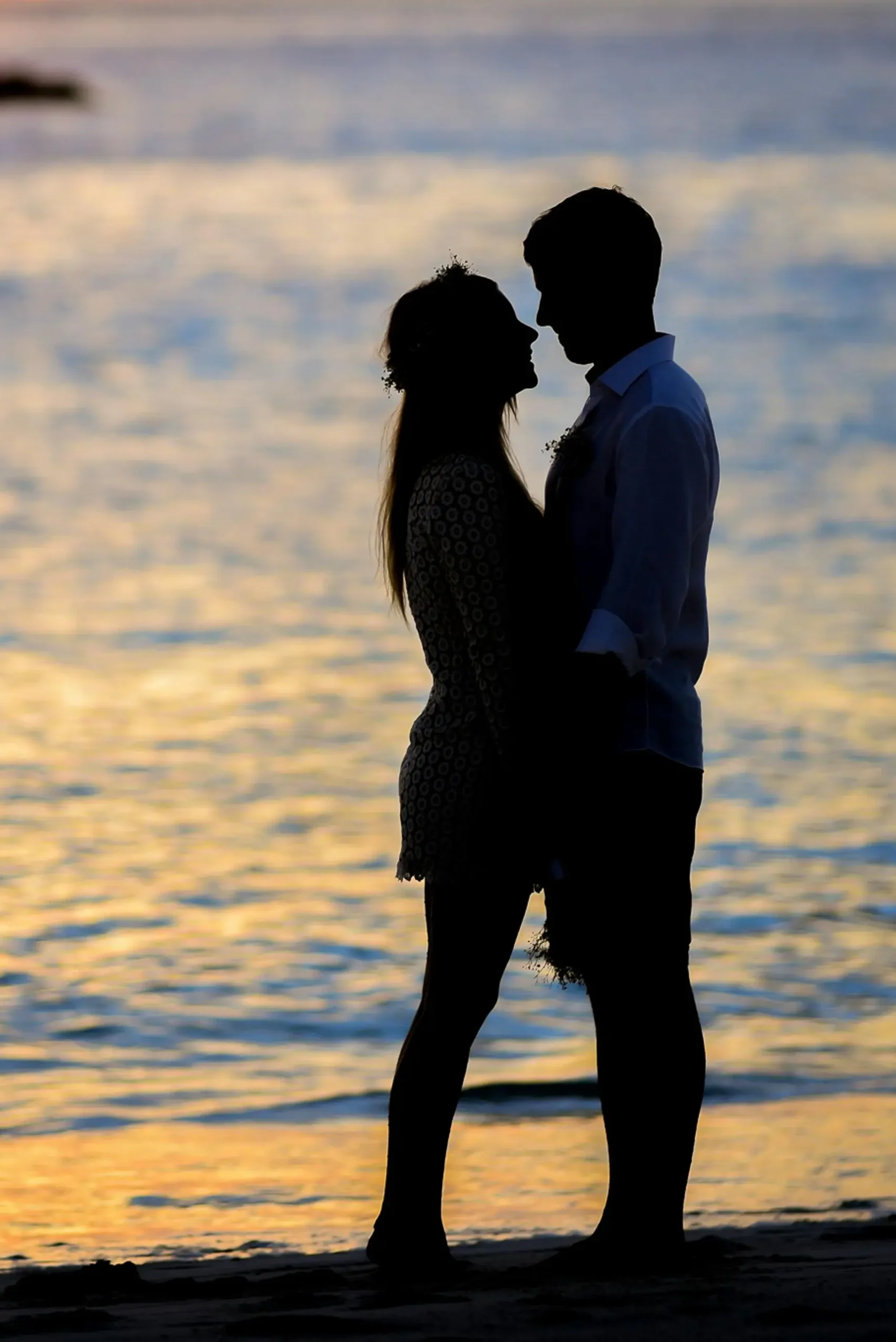 Casal com relacionamento fortalecido com o Feng Shui